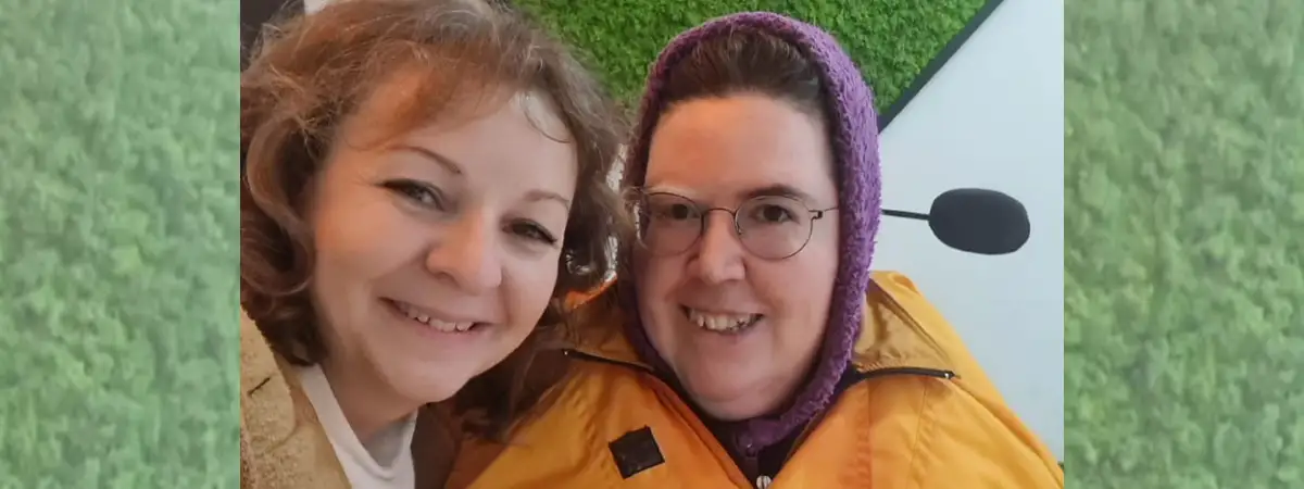 Foto von Jasmin und ihrer Assistenz