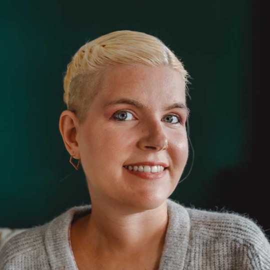 Portrait von der SMA-Betroffenen und SMAlltalk Redaktionsmitglied Alina 